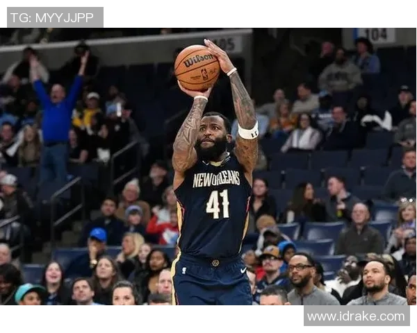 场均24.5分+45.8%三分命中率，拿着2000万，打出巨星数据，他该当选全明星！